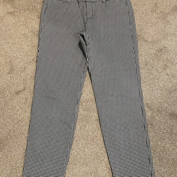 Women’s Old Navy Mid-rise Pixie Pants - Picture 2 of 6